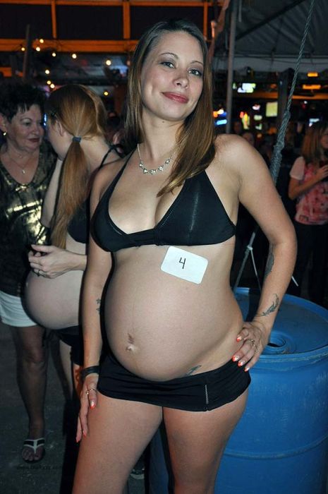 Pregnant Bikini Contest (20 pics)