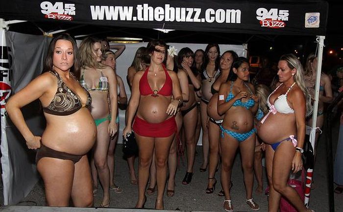 Pregnant Bikini Contest (20 pics)