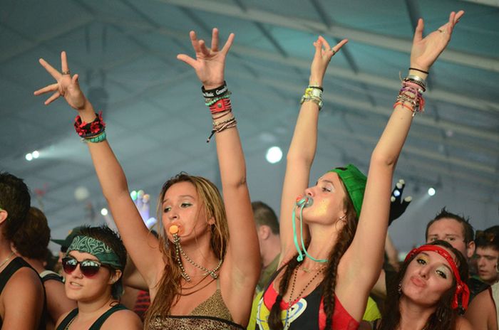 Ravers (64 pics)