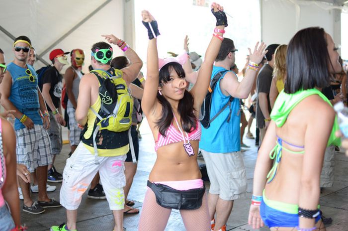 Ravers (64 pics)