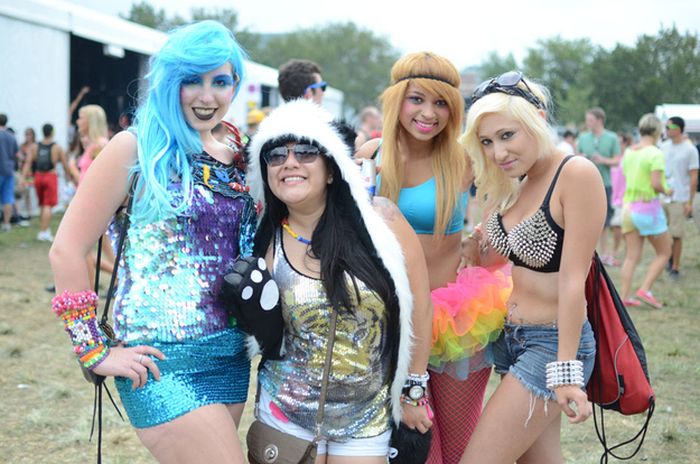 Ravers (64 pics)