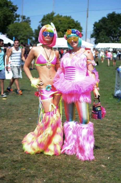 Ravers (64 pics)