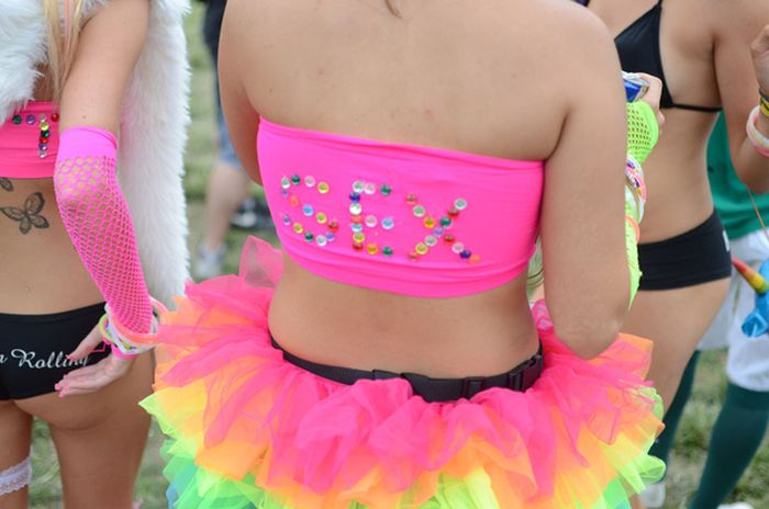 Ravers (64 pics)