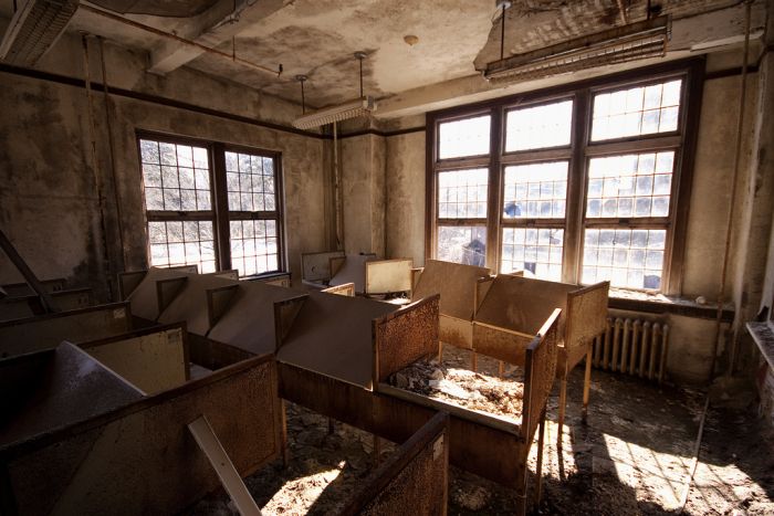 Abandoned School for Girls (60 pics)