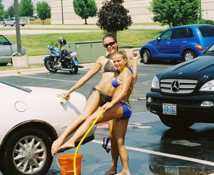 Amateur Bikini Car Wash (40 pics)