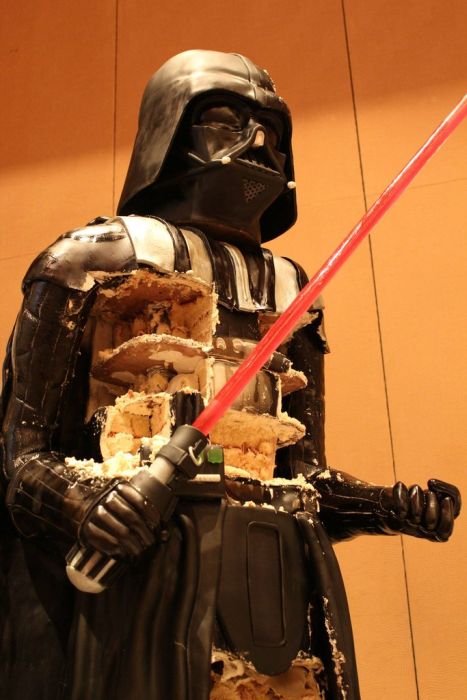 Life-Size Darth Vader Cake (31 pics)