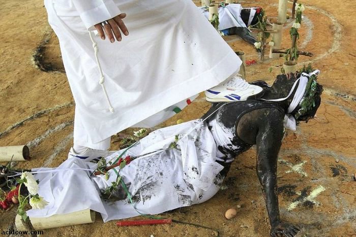 Exorcism Ritual in Columbia (9 pics)