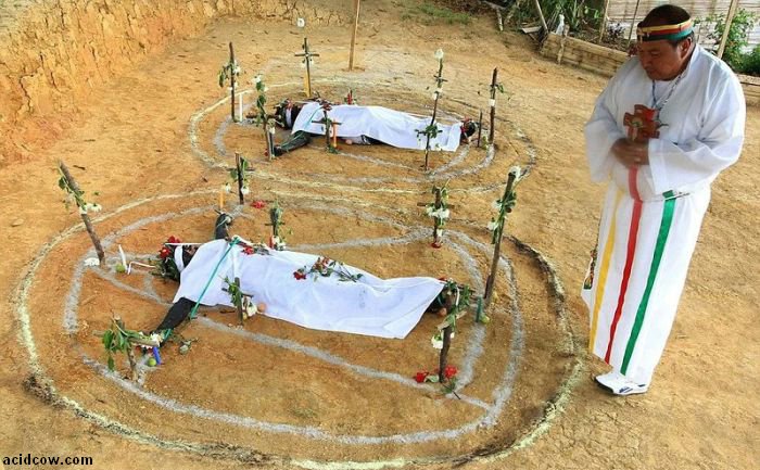 Exorcism Ritual in Columbia (9 pics)