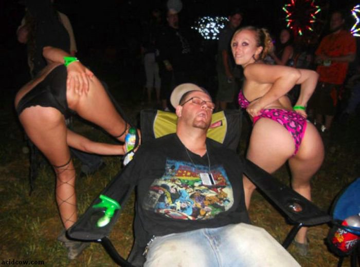 Passed Out at a Party (36 pics)