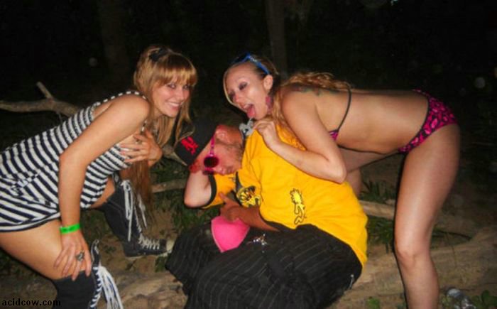 Passed Out at a Party (36 pics)