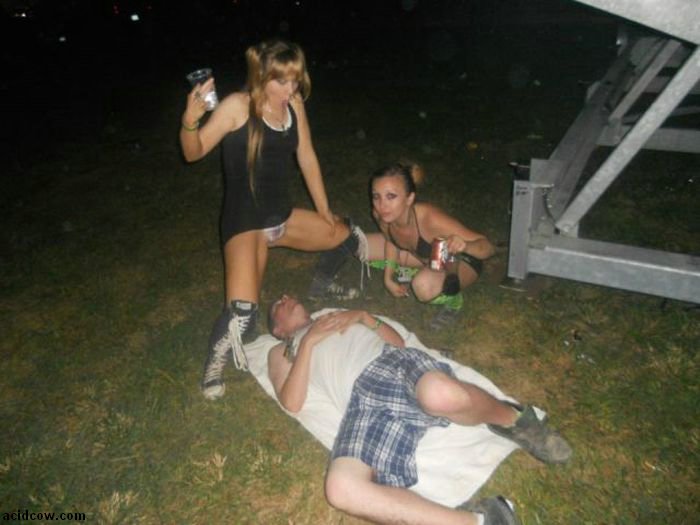 Passed Out at a Party (36 pics)