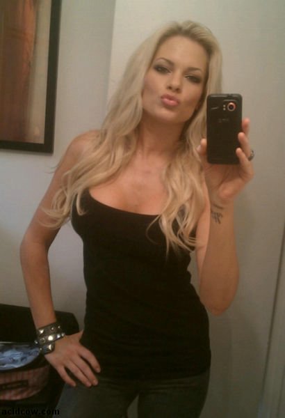 Hot Self-Taken Mirror Pics (52 pics)