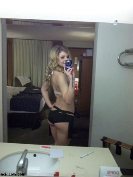 Hot Self-Taken Mirror Pics (52 pics)