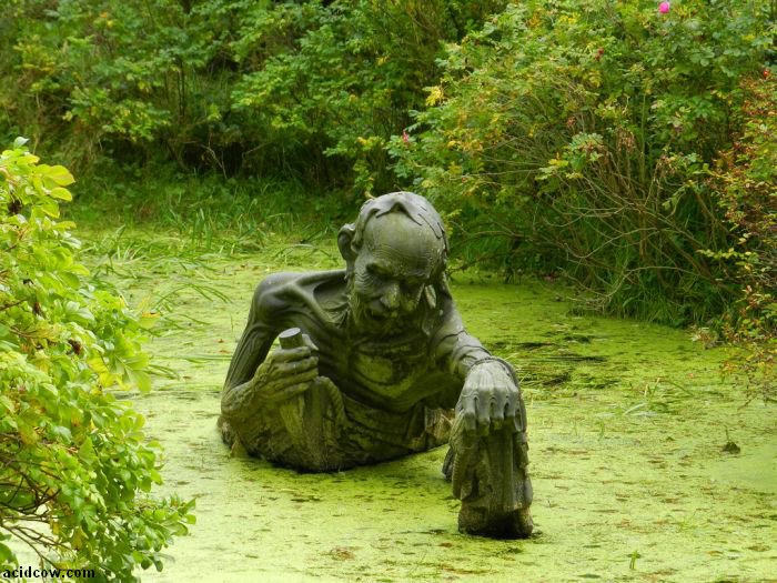 Very Creepy Swamp Sculpture (3 pics)