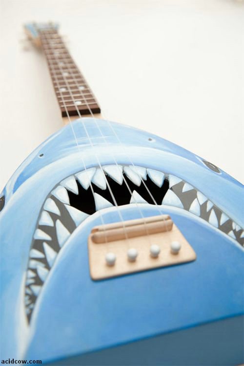 Shark Guitar (4 pics)
