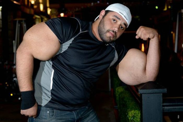 Moustafa Ismail, a Man with the World’s Largest Biceps (12 pics)