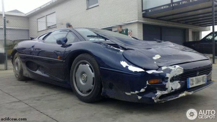 Wrecked Supercars (50 pics)