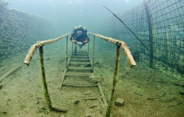 Abandoned Prison Under Water (54 pics)