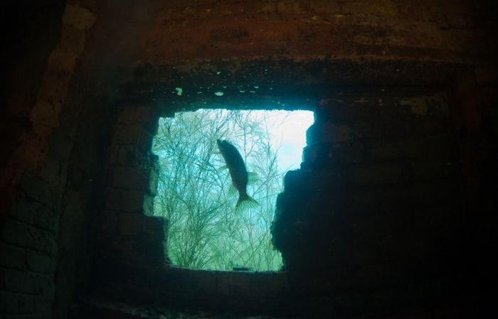 Abandoned Prison Under Water (54 pics)