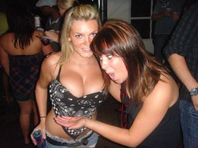 Cute Girls with Big Boobs (40 pics)