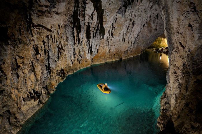 Gufr Berger, One of the Deepest Caves in the World (9 pics)