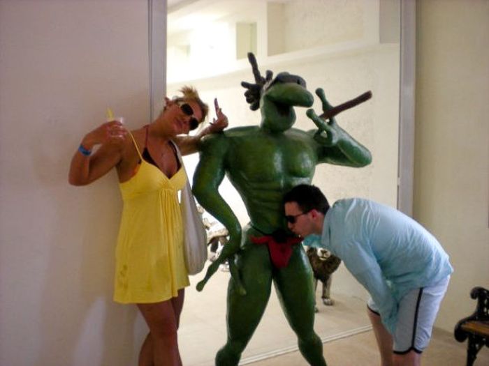 Fun with Statues. Part 2 (73 pics)