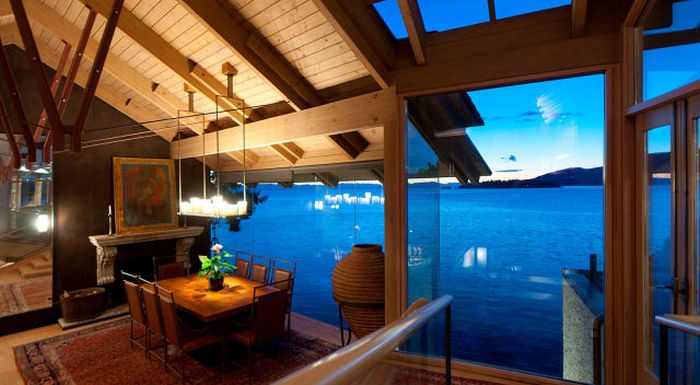 House with a Beautiful View in West Vancouver (41 pics)