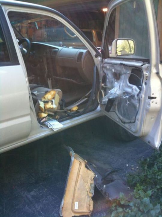 Be Careful What You Leave in Your Car (7 pics)