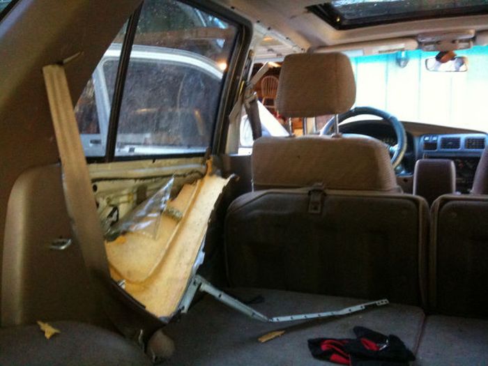 Be Careful What You Leave in Your Car (7 pics)