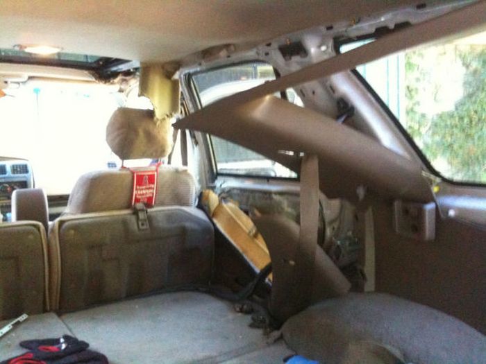 Be Careful What You Leave in Your Car (7 pics)