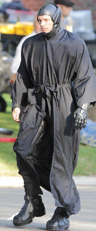 On the Set of the New RoboCop (9 pics)
