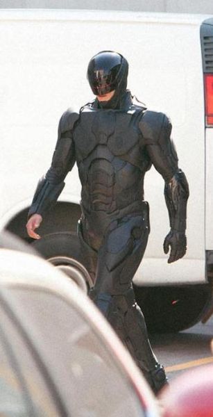 On the Set of the New RoboCop (9 pics)