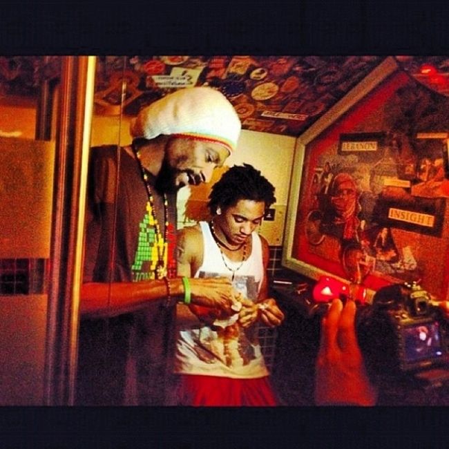 Snoop Dogg Smoking Weed With His 18-Year-Old Son (5 pics)