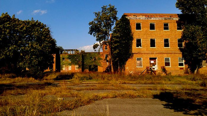 Abandoned Hospital in Maryland (134 pics)