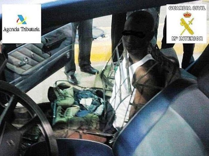 Smuggling a Man Inside a Car Seat (2 pics)