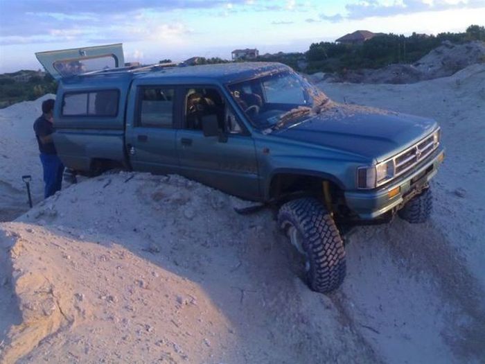 We Are Stuck (18 pics)