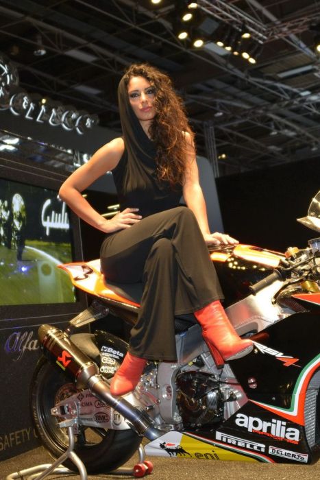 Girls of Paris Motor Show 2012 (101 pics)