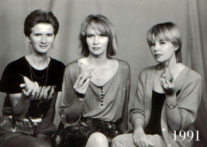 Three Girlfriends 30 Years Ago and Today (15 pics)