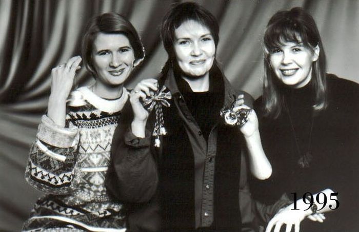 Three Girlfriends 30 Years Ago and Today (15 pics)