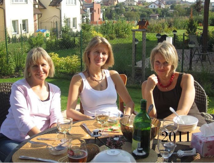 Three Girlfriends 30 Years Ago and Today (15 pics)