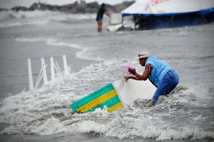 Bad Weather (33 pics)