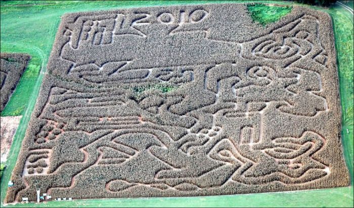 Awesome Corn Crop Maze Art (37 pics)