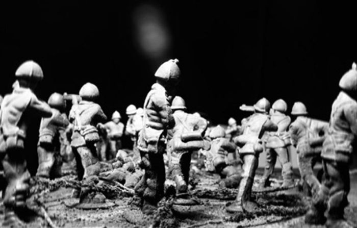 World War I Trench Scene with Toy Soldiers (13 pics)