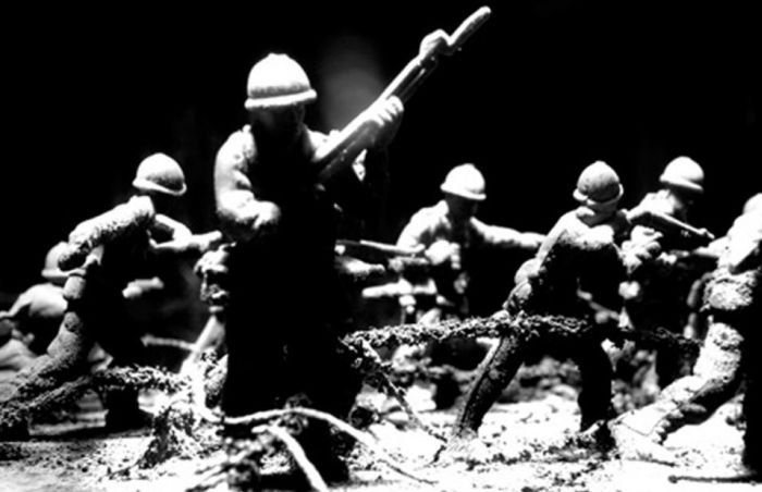 World War I Trench Scene with Toy Soldiers (13 pics)