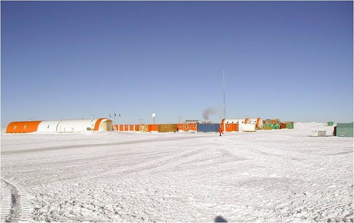 Concordia Research Station (23 pics)
