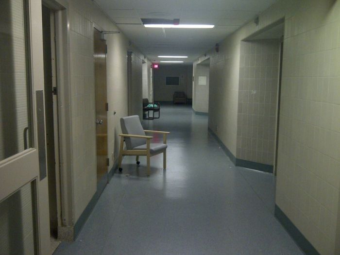 Abandoned Psychiatric Hospital (51 pics)