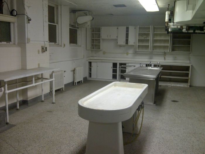 Abandoned Psychiatric Hospital (51 pics)
