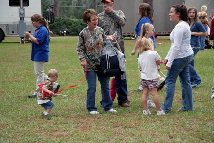 Kids on Leashes (35 pics)