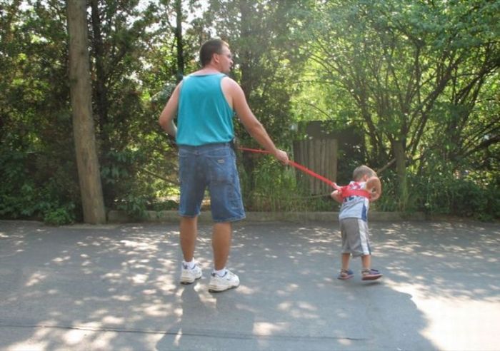 Kids on Leashes (35 pics)