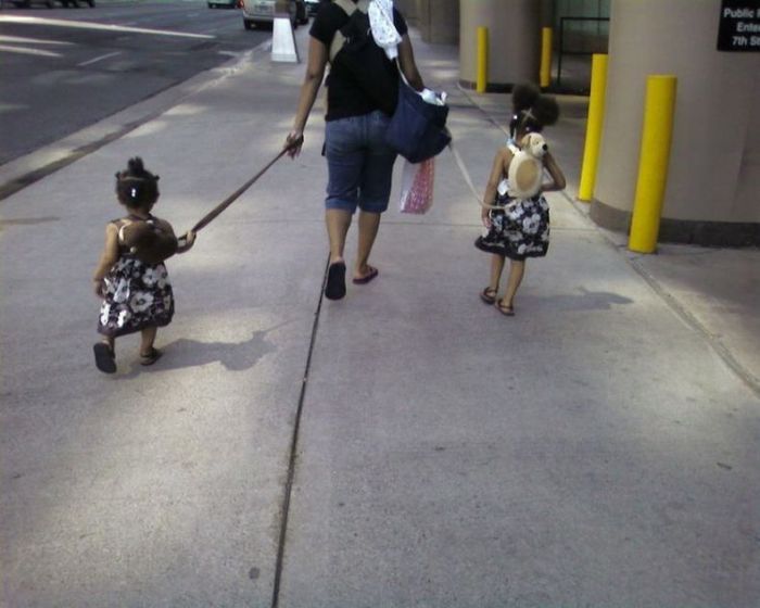 Kids on Leashes (35 pics)